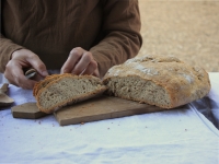 Noch warmes selbstgebackenes Brot... Unglaublich lecker!